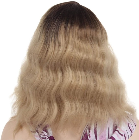 Short Bob Lace Front Wig - Picture 4 of 4